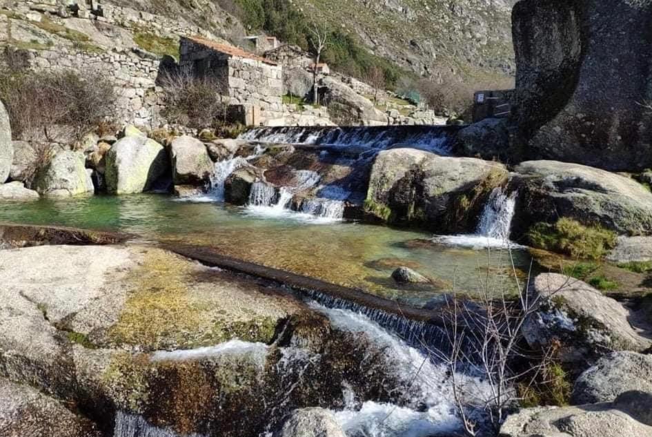 Casa Do Penedo - Um Segredo Na Serra Da Estrela Quintas de Baixo ภายนอก รูปภาพ